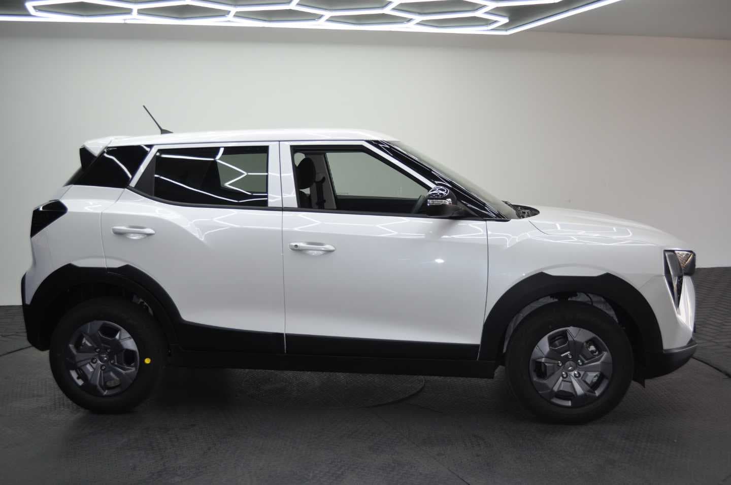 Mahindra XUV3XO XUV3XO 1.2T MX2