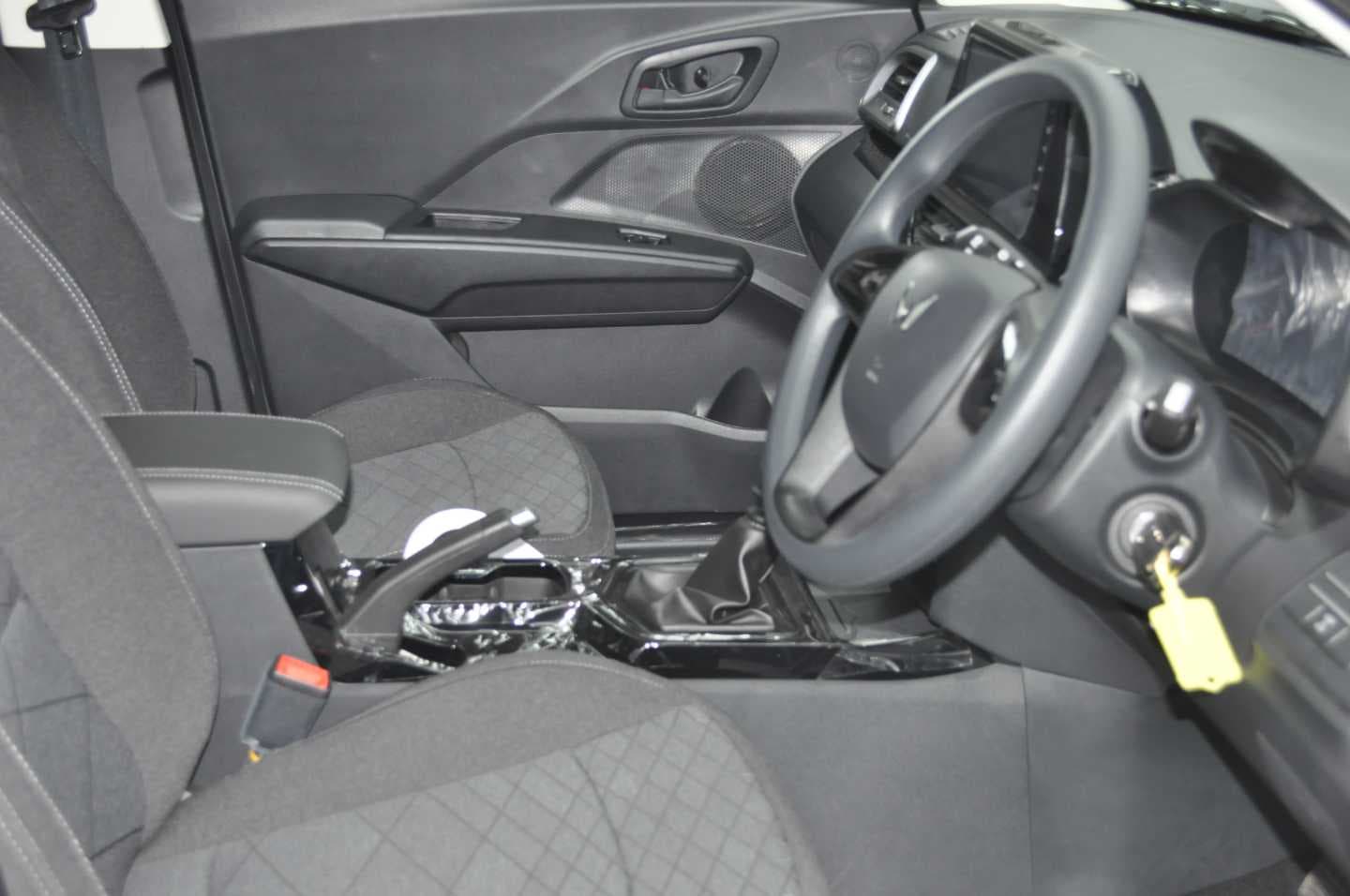 Mahindra XUV3XO XUV3XO 1.2T MX2