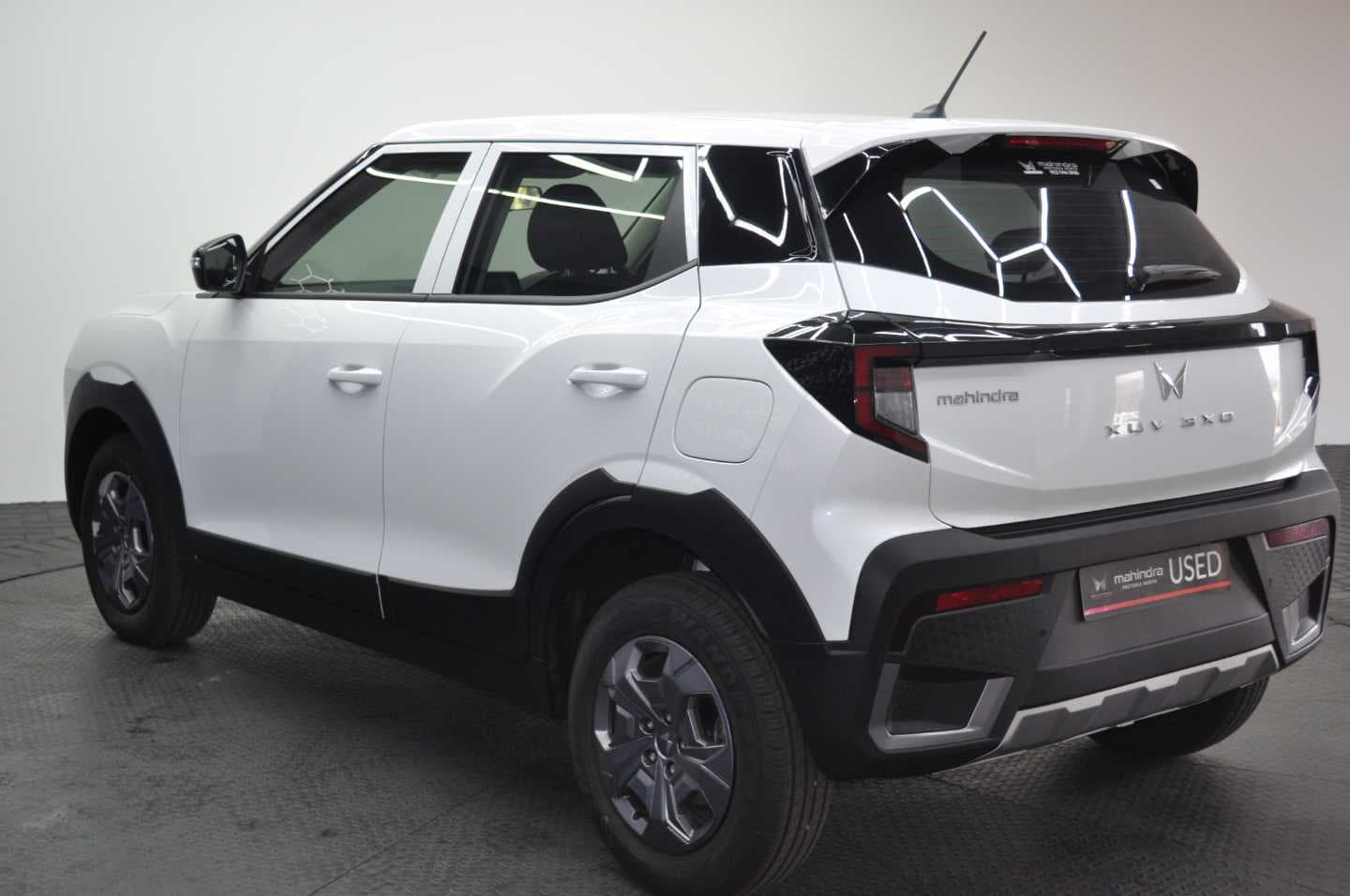 Mahindra XUV3XO XUV3XO 1.2T MX2